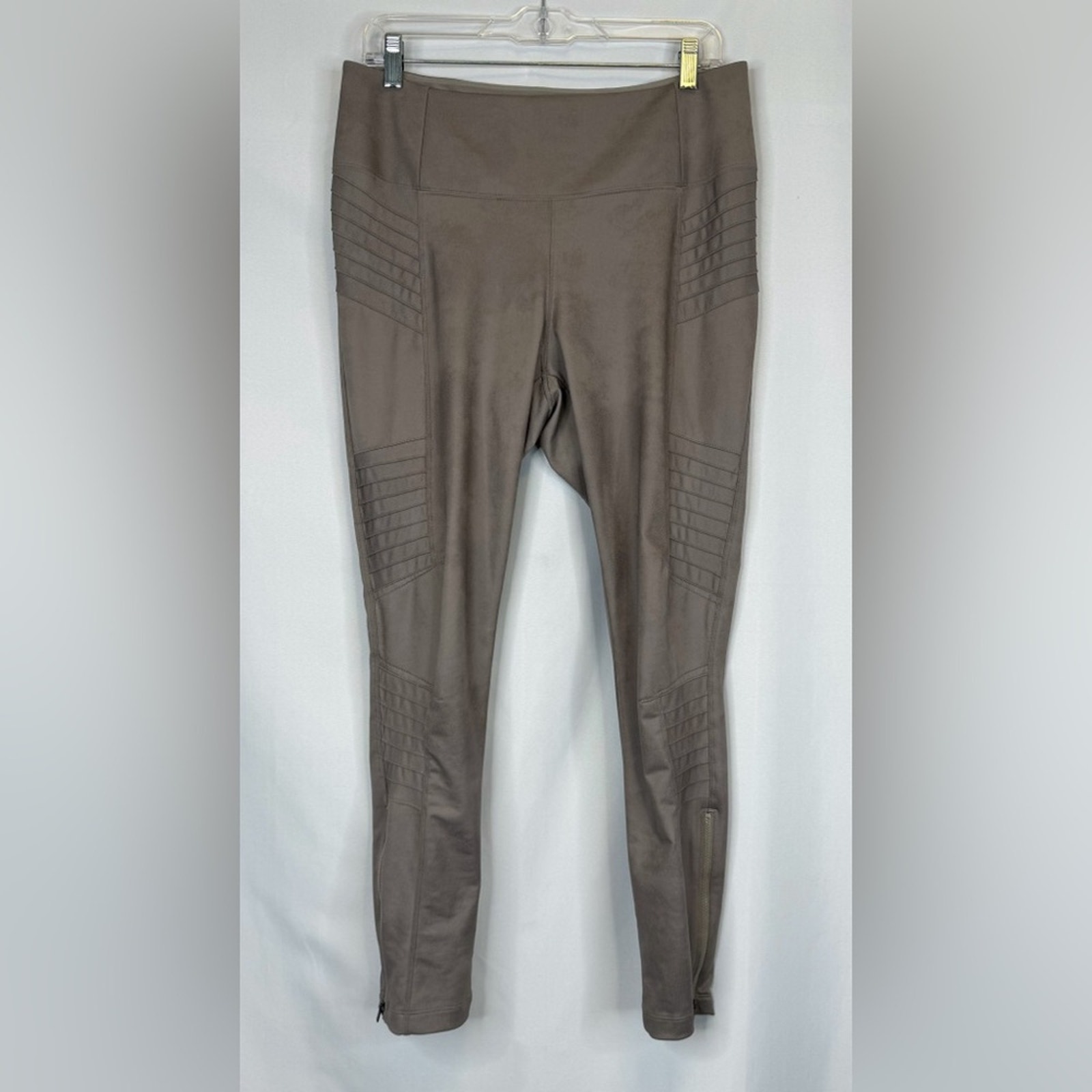 Athleta Delancey Gleam Moto Tight Size 1x Athleisure Sporty Travel Running Silky